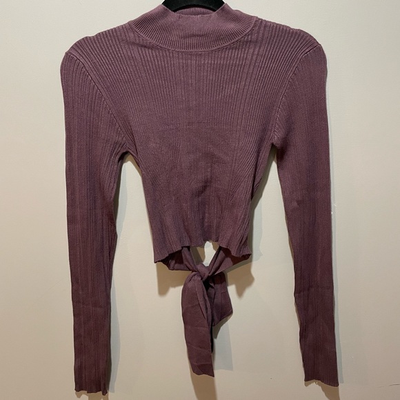 Open Back TurtleNeck - Picture 9 of 10